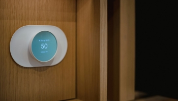 Best Smart Thermostats for Heat Pumps, C-Wire Challenges and Uneven Rooms