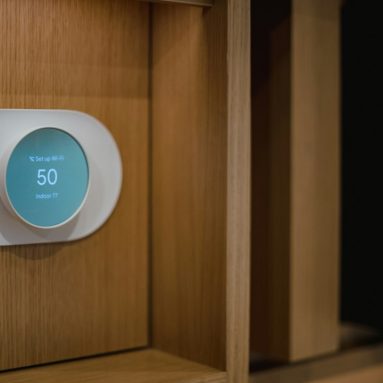 Best Smart Thermostats for Heat Pumps, C-Wire Challenges and Uneven Rooms